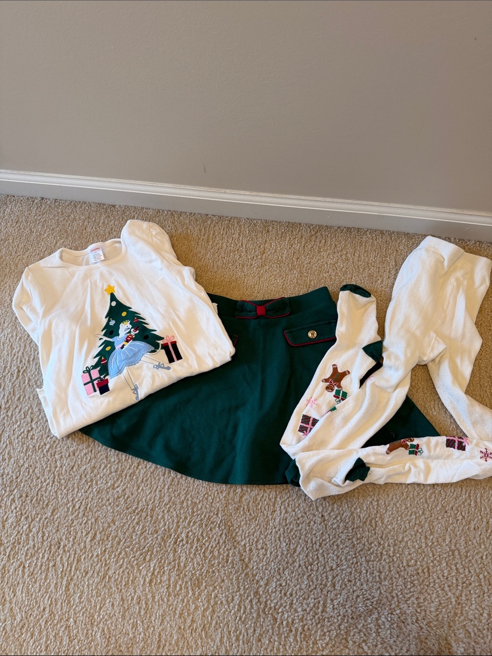 Gymboree size 10 Girls Green Holiday Skirt with White Tights and Tree Top Tee